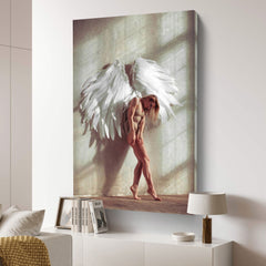 Engel weiblich mit Flügeln posiert im Studio | Poster | Leinwand